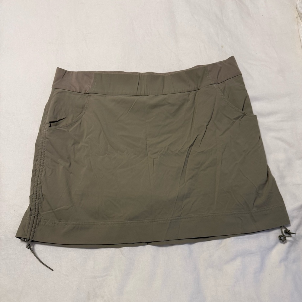 Colombia Women's All Seasons™ Ruched Skort